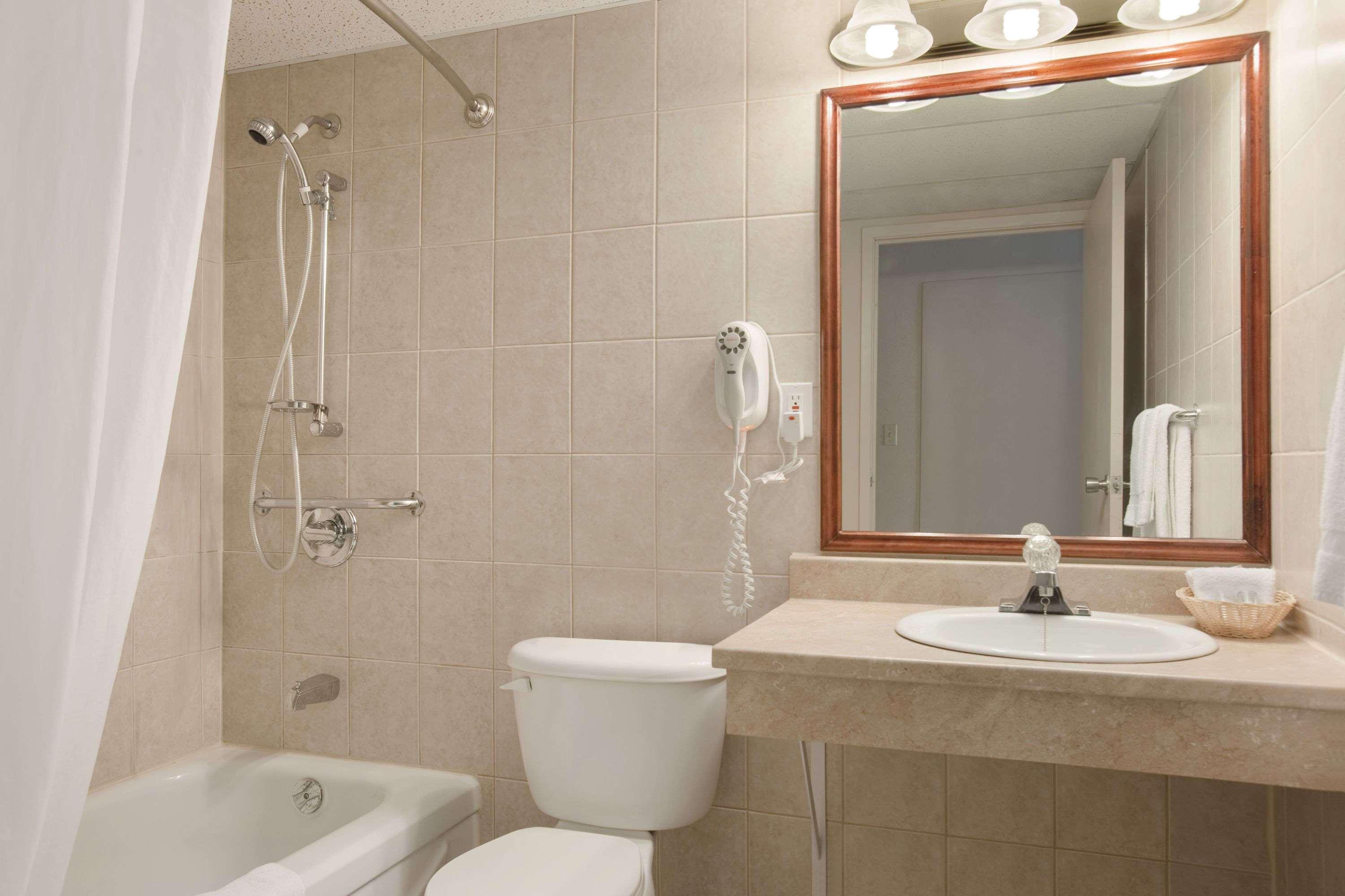 Travelodge By Wyndham Cambridge - Waterloo Екстериор снимка